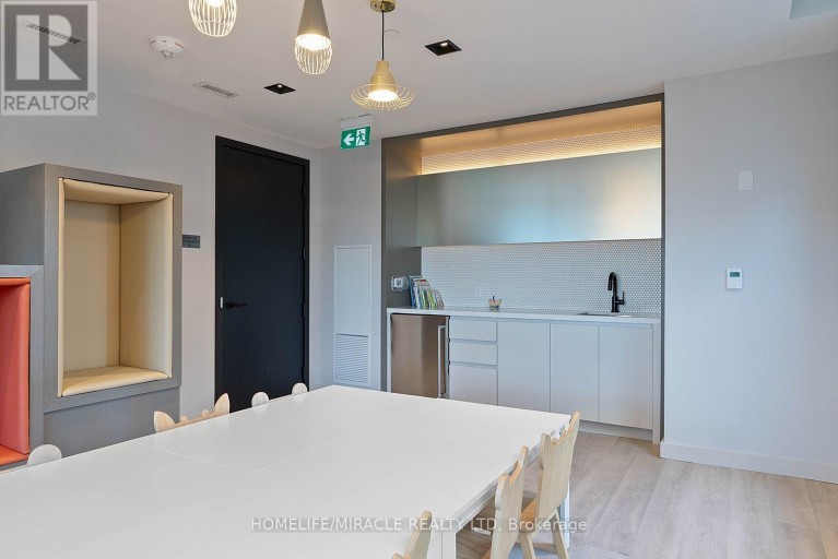 1322 - 108 PETER STREET, Toronto (Waterfront Communities), Ontario, M5V2G7