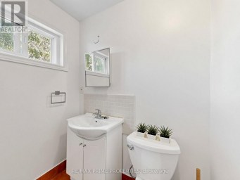 18 DENTONIA PARK AVENUE S Toronto (Crescent Town) Ontario photo 18