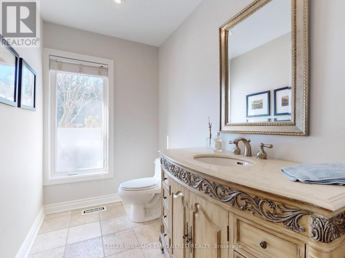 544 WOODLAND ACRES CRESCENT, Vaughan, Ontario, L6A1G2