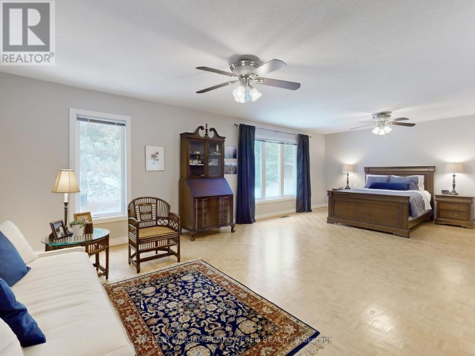 544 WOODLAND ACRES CRESCENT, Vaughan, Ontario, L6A1G2