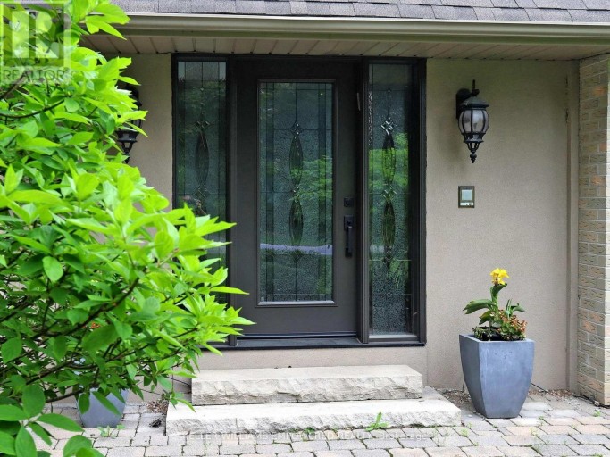 544 WOODLAND ACRES CRESCENT, Vaughan, Ontario, L6A1G2