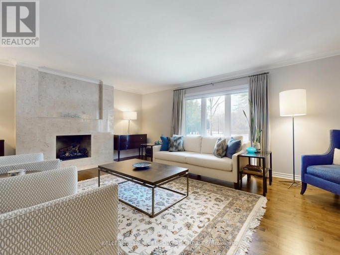 544 WOODLAND ACRES CRESCENT, Vaughan, Ontario, L6A1G2