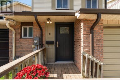 47 KIPLING PLACE Barrie (Letitia Heights) Ontario photo 2