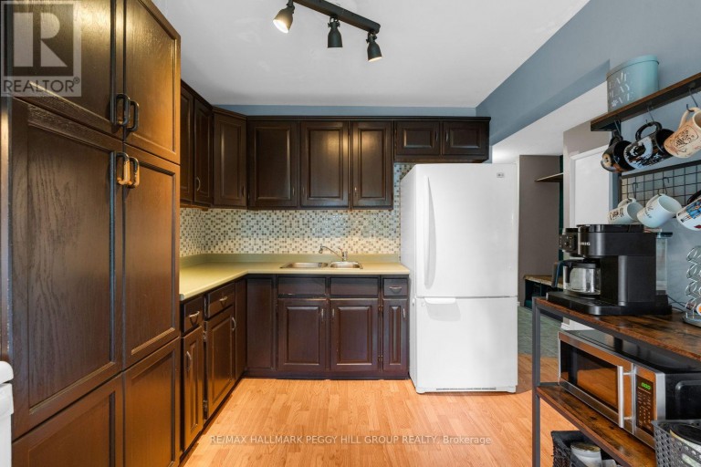 47 KIPLING PLACE, Barrie (Letitia Heights), Ontario, L4N4W9