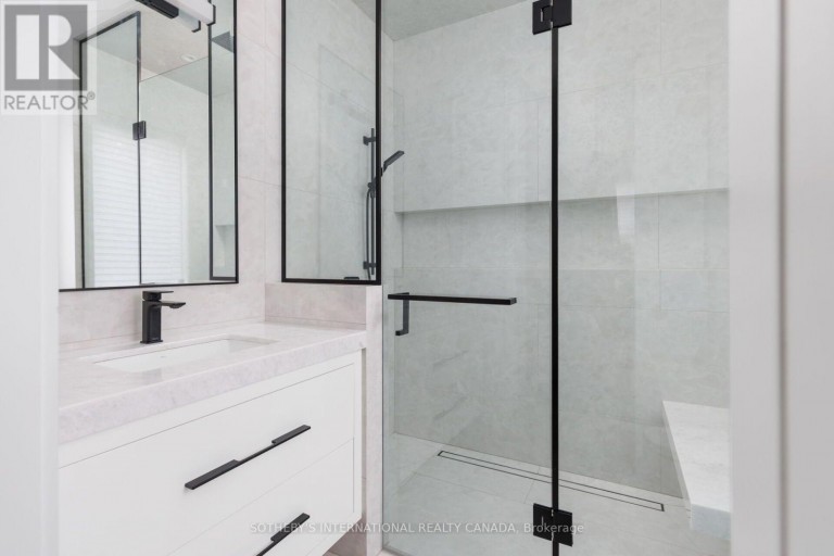 18 BLAIR ATHOL CRESCENT, Toronto (Princess-Rosethorn), Ontario, M9A1X5