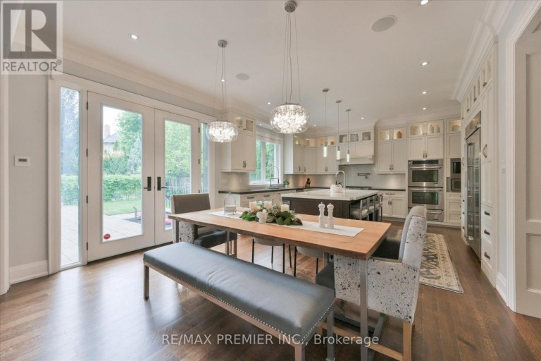3 COWLEY AVENUE, Toronto (Islington-City Centre West), Ontario, M9B2C9
