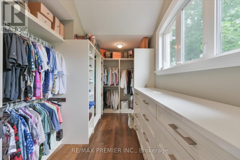 3 COWLEY AVENUE, Toronto (Islington-City Centre West), Ontario, M9B2C9