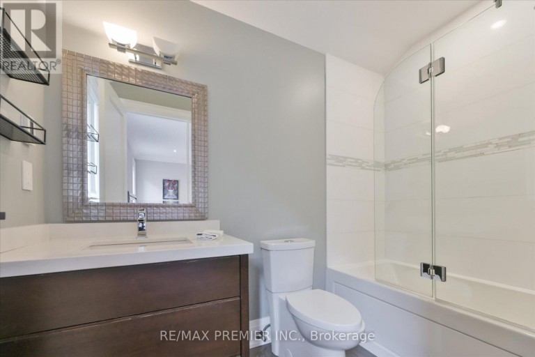3 COWLEY AVENUE, Toronto (Islington-City Centre West), Ontario, M9B2C9