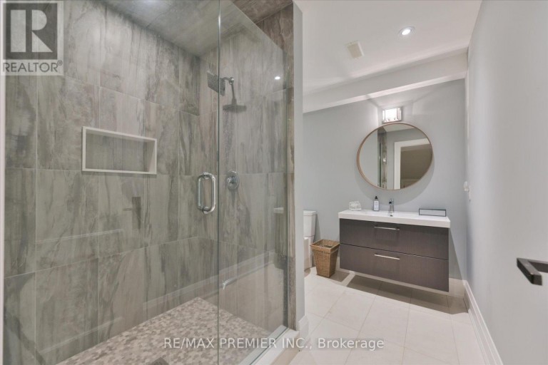 3 COWLEY AVENUE, Toronto (Islington-City Centre West), Ontario, M9B2C9