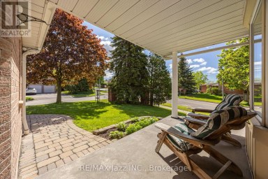 2 COOMER CRESCENT Ajax (Central) Ontario photo 2