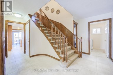 2 COOMER CRESCENT Ajax (Central) Ontario photo 3