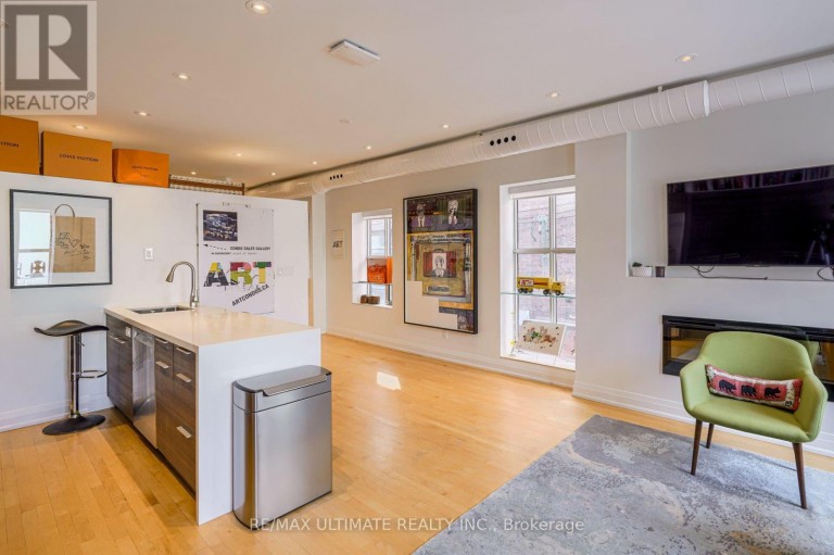 298 MARKHAM STREET, Toronto (Trinity-Bellwoods), Ontario, M6J2G6