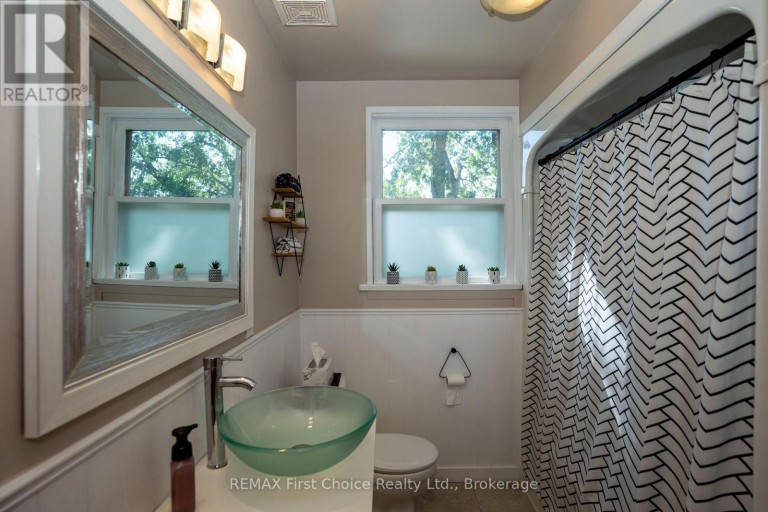746 NORAH STREET S, Thunder Bay (Westfort), Ontario, P7E1P7