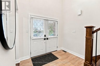 1014 PINETREE COURT Oshawa (Eastdale) Ontario photo 2