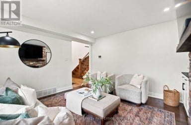 1014 PINETREE COURT Oshawa (Eastdale) Ontario photo 6