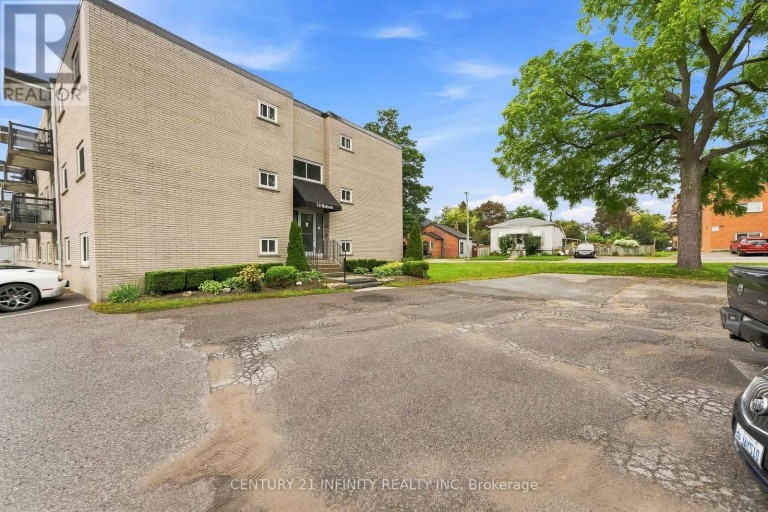 15 NELSON STREET, Clarington (Bowmanville), Ontario, L1C1C8