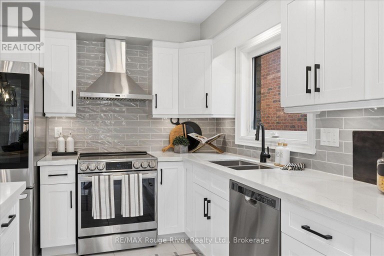 10 WINDBREAK CRESCENT, Whitby (Williamsburg), Ontario, L1P1P8