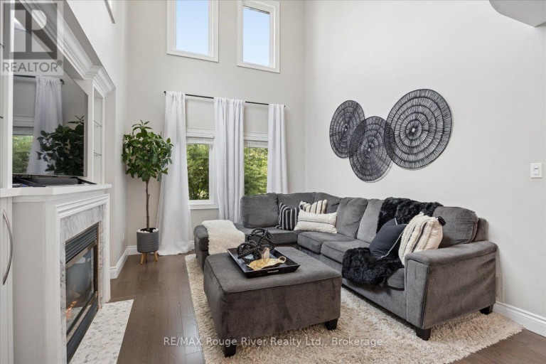 10 WINDBREAK CRESCENT, Whitby (Williamsburg), Ontario, L1P1P8