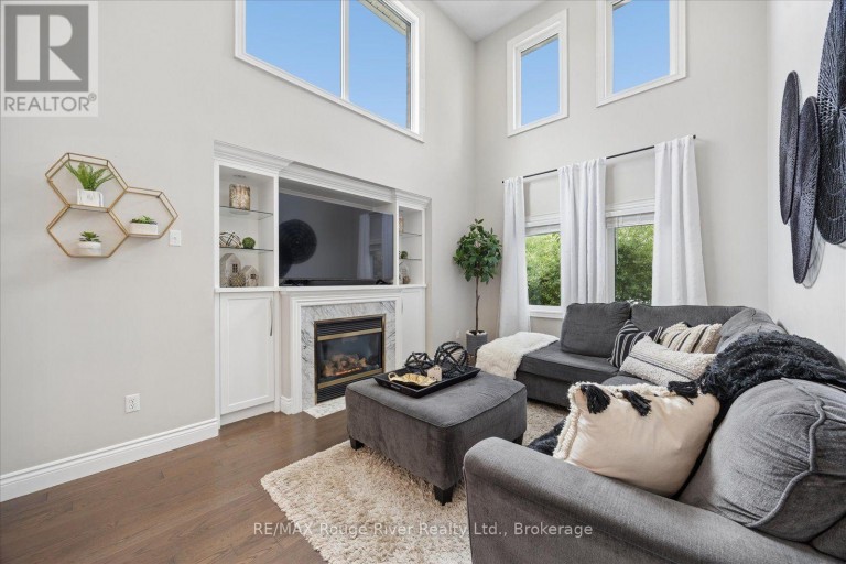 10 WINDBREAK CRESCENT, Whitby (Williamsburg), Ontario, L1P1P8