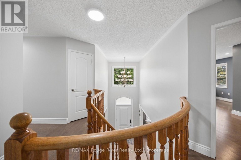 10 WINDBREAK CRESCENT, Whitby (Williamsburg), Ontario, L1P1P8