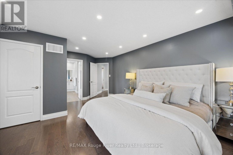 10 WINDBREAK CRESCENT, Whitby (Williamsburg), Ontario, L1P1P8