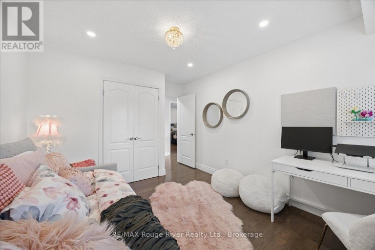 10 WINDBREAK CRESCENT, Whitby (Williamsburg), Ontario, L1P1P8