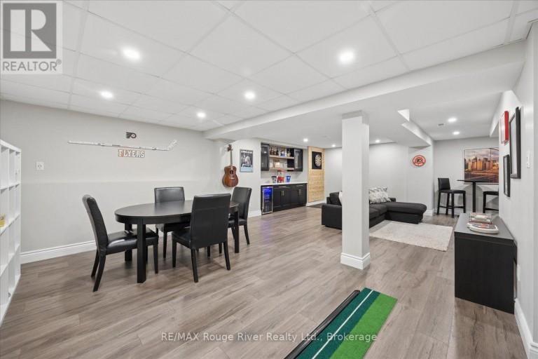 10 WINDBREAK CRESCENT, Whitby (Williamsburg), Ontario, L1P1P8