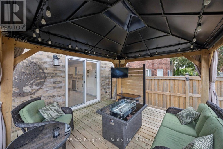 10 WINDBREAK CRESCENT, Whitby (Williamsburg), Ontario, L1P1P8