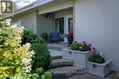 2355 COUNTY RD 3 Prince Edward County (Ameliasburg Ward) Ontario photo 6