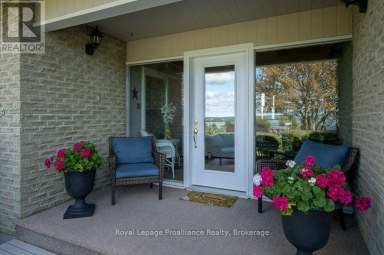 2355 COUNTY RD 3 Prince Edward County (Ameliasburg Ward) Ontario photo 7