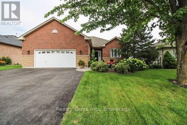 16 CRESCENT MOON LANE Kawartha Lakes (Mariposa) Ontario photo 2