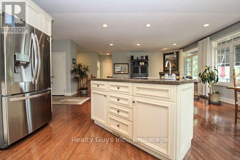 16 CRESCENT MOON LANE, Kawartha Lakes (Mariposa), Ontario, L0C1G0