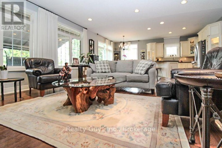 16 CRESCENT MOON LANE, Kawartha Lakes (Mariposa), Ontario, L0C1G0