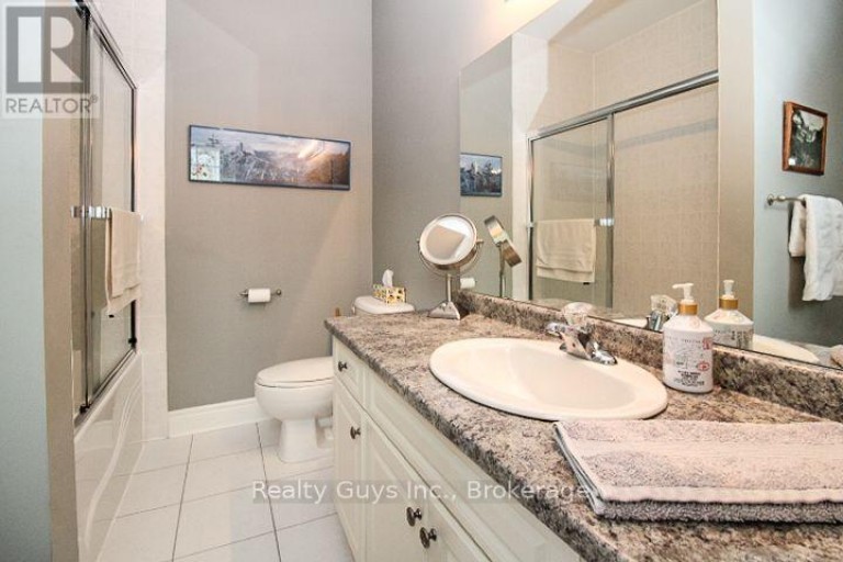 16 CRESCENT MOON LANE, Kawartha Lakes (Mariposa), Ontario, L0C1G0