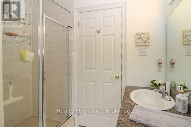 16 CRESCENT MOON LANE, Kawartha Lakes (Mariposa), Ontario, L0C1G0