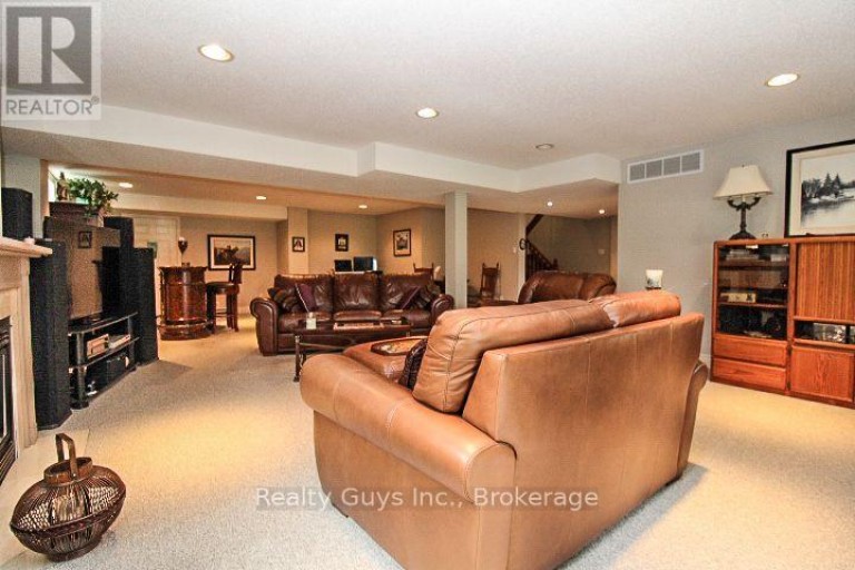16 CRESCENT MOON LANE, Kawartha Lakes (Mariposa), Ontario, L0C1G0