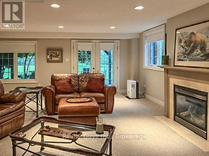 16 CRESCENT MOON LANE, Kawartha Lakes (Mariposa), Ontario, L0C1G0