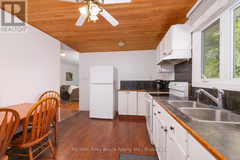 1477 HIGHWAY 6 HIGHWAY, South Bruce Peninsula, Ontario, N0H2T0