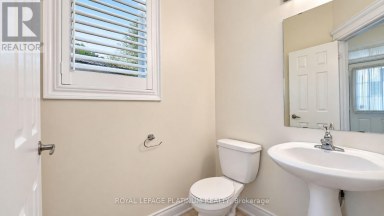 146 SANDRINGHAM DRIVE Barrie (Innis-Shore) Ontario photo 10