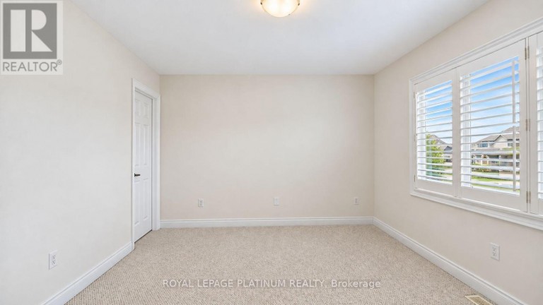 146 SANDRINGHAM DRIVE, Barrie (Innis-Shore), Ontario, L4M0C9