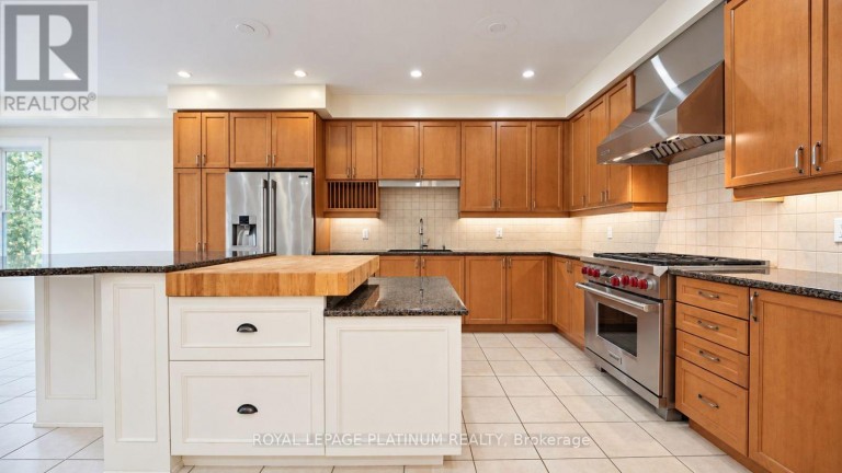 146 SANDRINGHAM DRIVE, Barrie (Innis-Shore), Ontario, L4M0C9