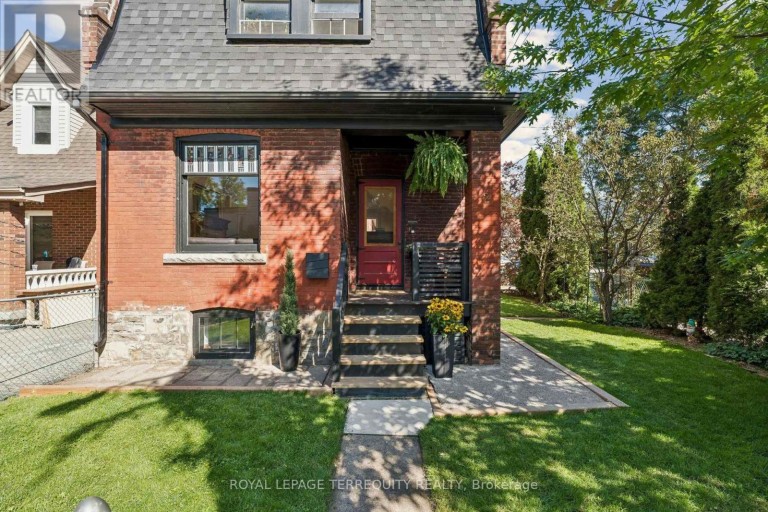 2 WRIGHT AVENUE, Toronto (Roncesvalles), Ontario, M6R1K8