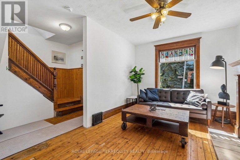 2 WRIGHT AVENUE, Toronto (Roncesvalles), Ontario, M6R1K8