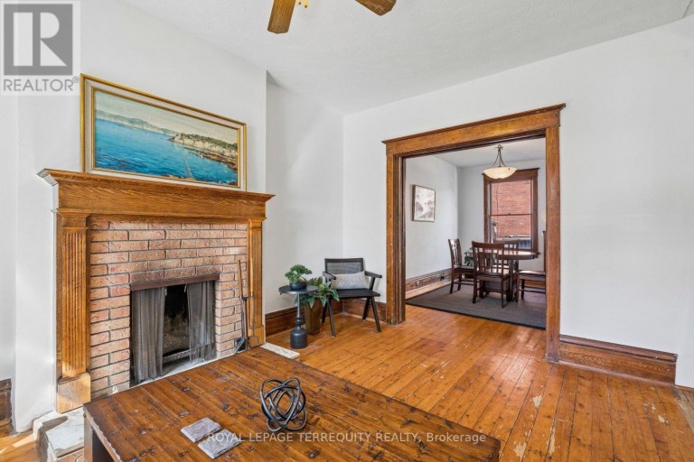 2 WRIGHT AVENUE, Toronto (Roncesvalles), Ontario, M6R1K8