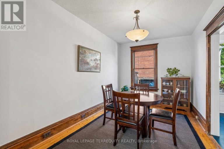 2 WRIGHT AVENUE, Toronto (Roncesvalles), Ontario, M6R1K8