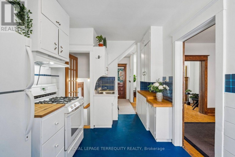 2 WRIGHT AVENUE, Toronto (Roncesvalles), Ontario, M6R1K8