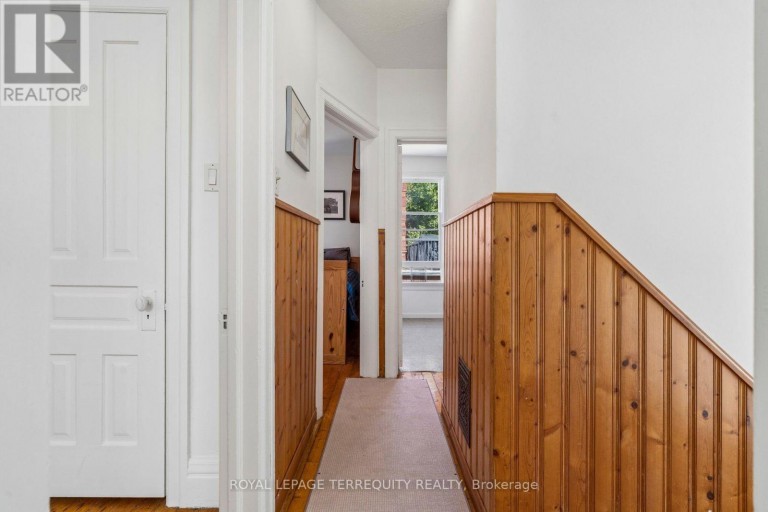 2 WRIGHT AVENUE, Toronto (Roncesvalles), Ontario, M6R1K8