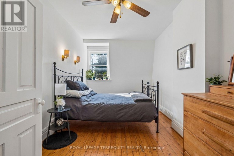 2 WRIGHT AVENUE, Toronto (Roncesvalles), Ontario, M6R1K8