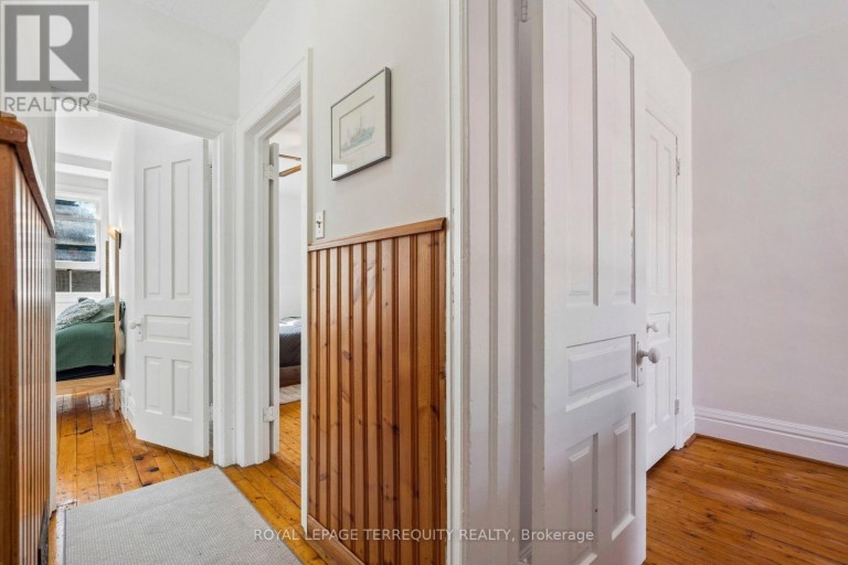 2 WRIGHT AVENUE, Toronto (Roncesvalles), Ontario, M6R1K8