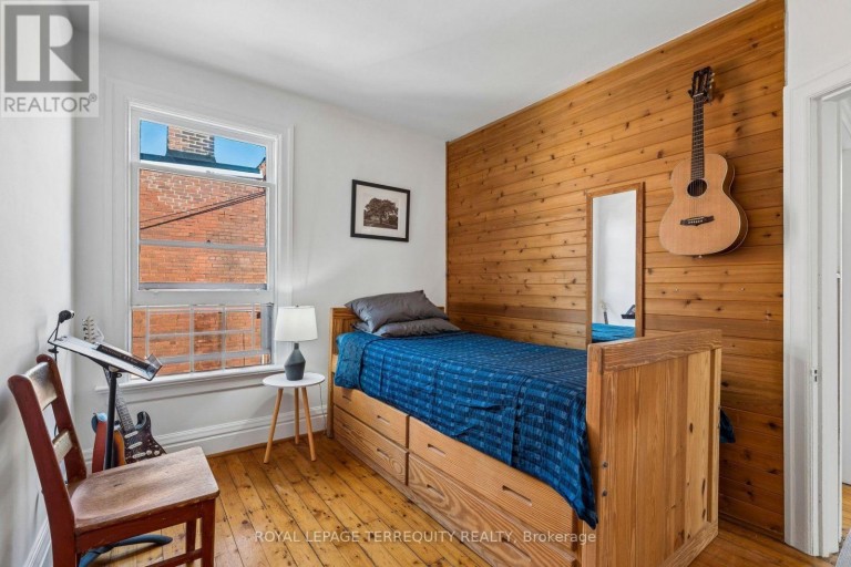 2 WRIGHT AVENUE, Toronto (Roncesvalles), Ontario, M6R1K8